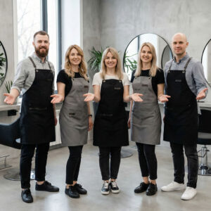 Grupo de profesionales de peluquería recibiendo a alguien a la Asociación Nacional Peluquería Unida